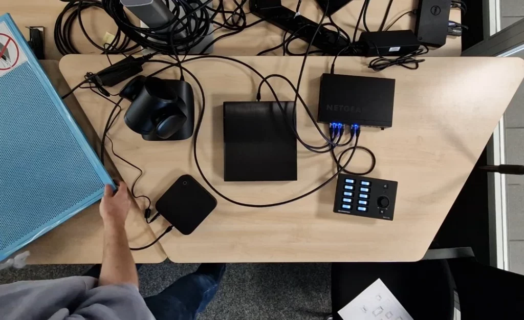 Blick von oben auf den Testaufbau mit CTouch Riva R2 Touchdisplay